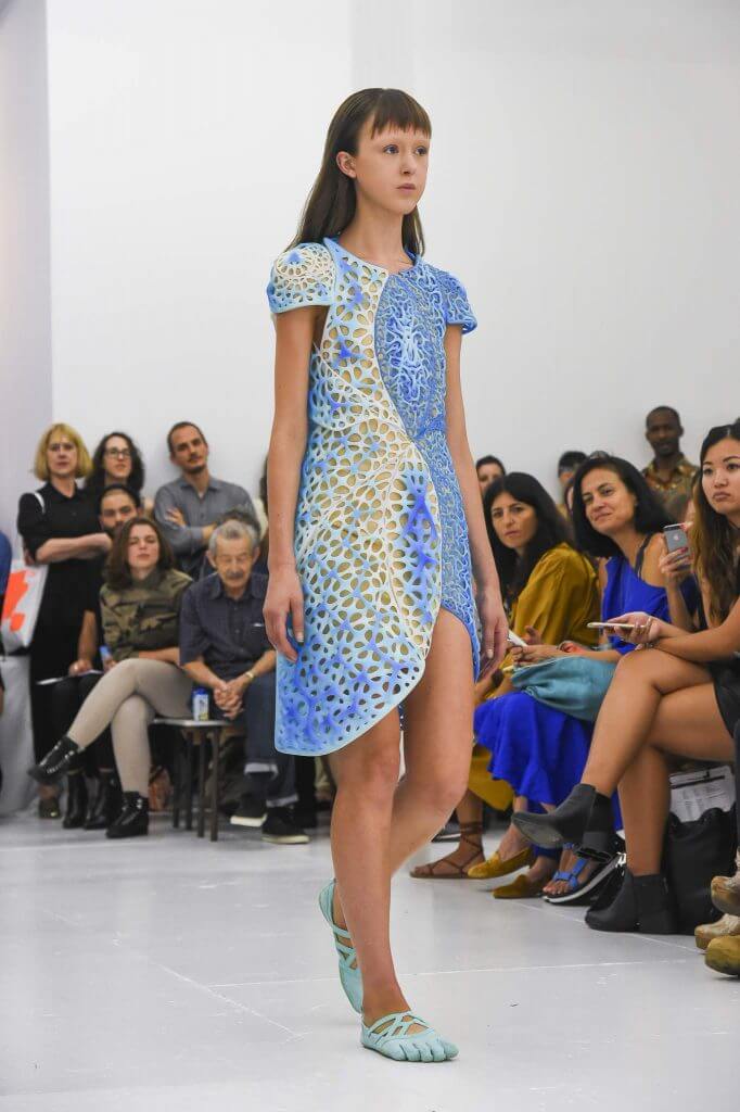 学分：https://3dprintingindustry.com/news/3d-printed-dress-debuts-new-york-fashion-week-95736/